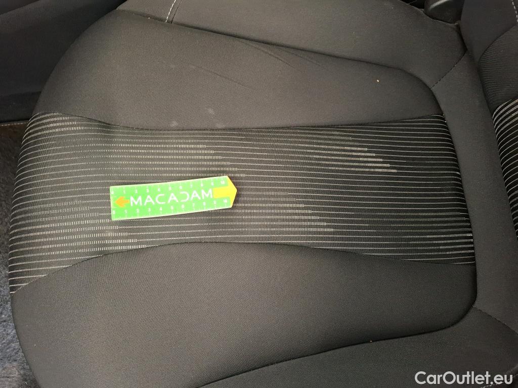  Land Rover  Discovery MG MG5 / 2022 / 5P / Break Comfort 50kWh #2