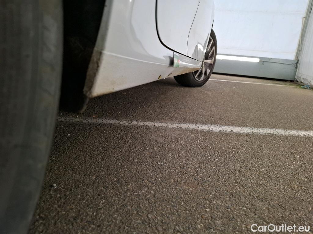  Peugeot  208  Active 1.2 PureTech 100CV BVM6 E6d #1