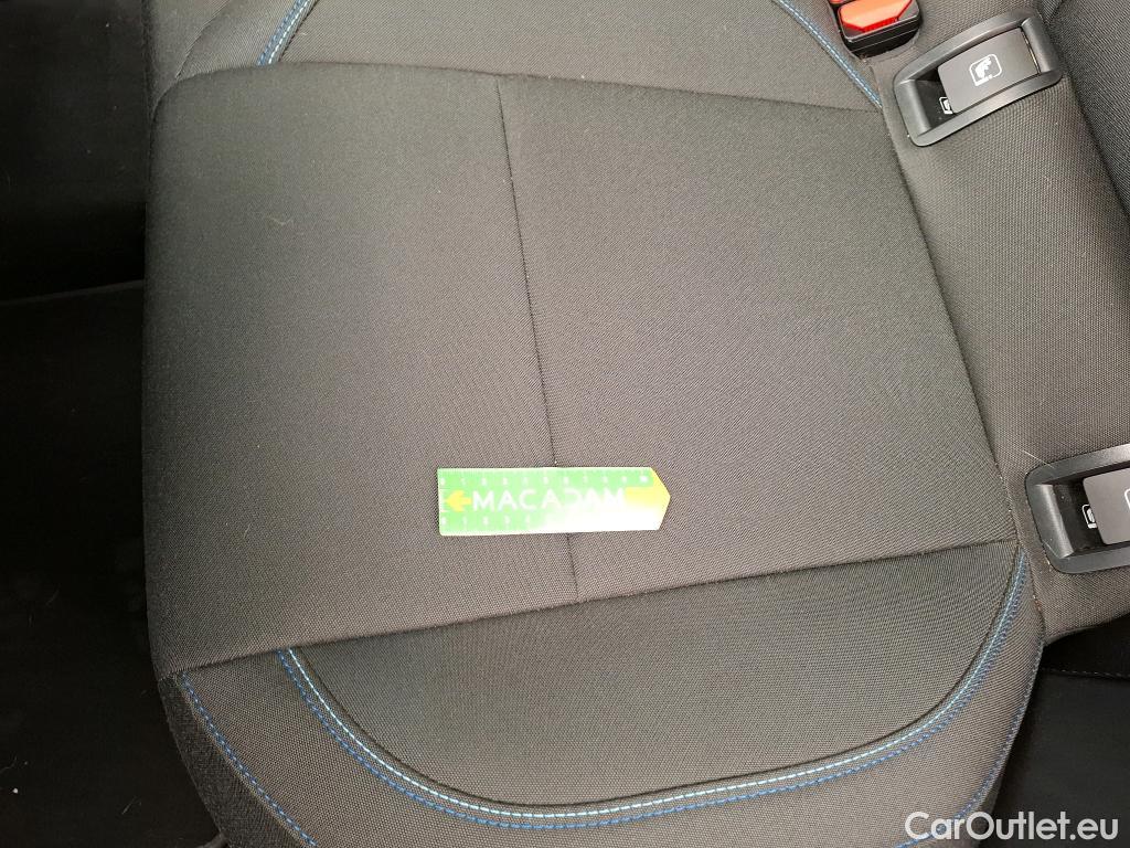  LYNK & Co  01 LYNK CO  2020 5P SUV 1 5 261ch  Hybride Rechargeable #35