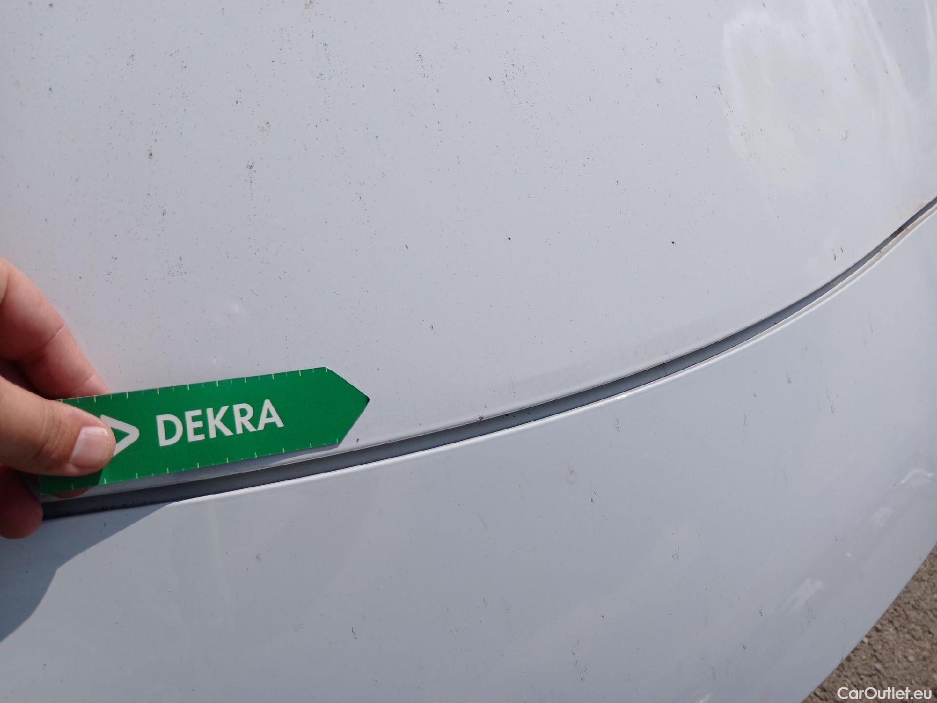  Nissan  Micra NISSAN  / 2017 / 5P / berlina con portón IG-T 68 kW (92 CV) E6D-F Acenta #3