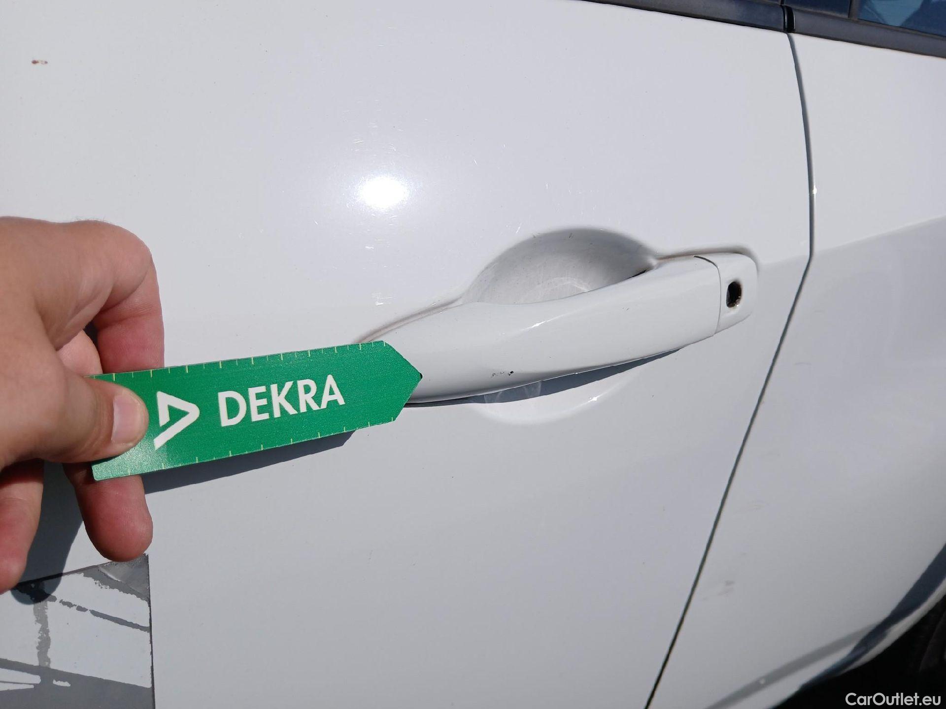  Nissan  Micra NISSAN  / 2017 / 5P / berlina con portón IG-T 68 kW (92 CV) E6D-F Acenta #18
