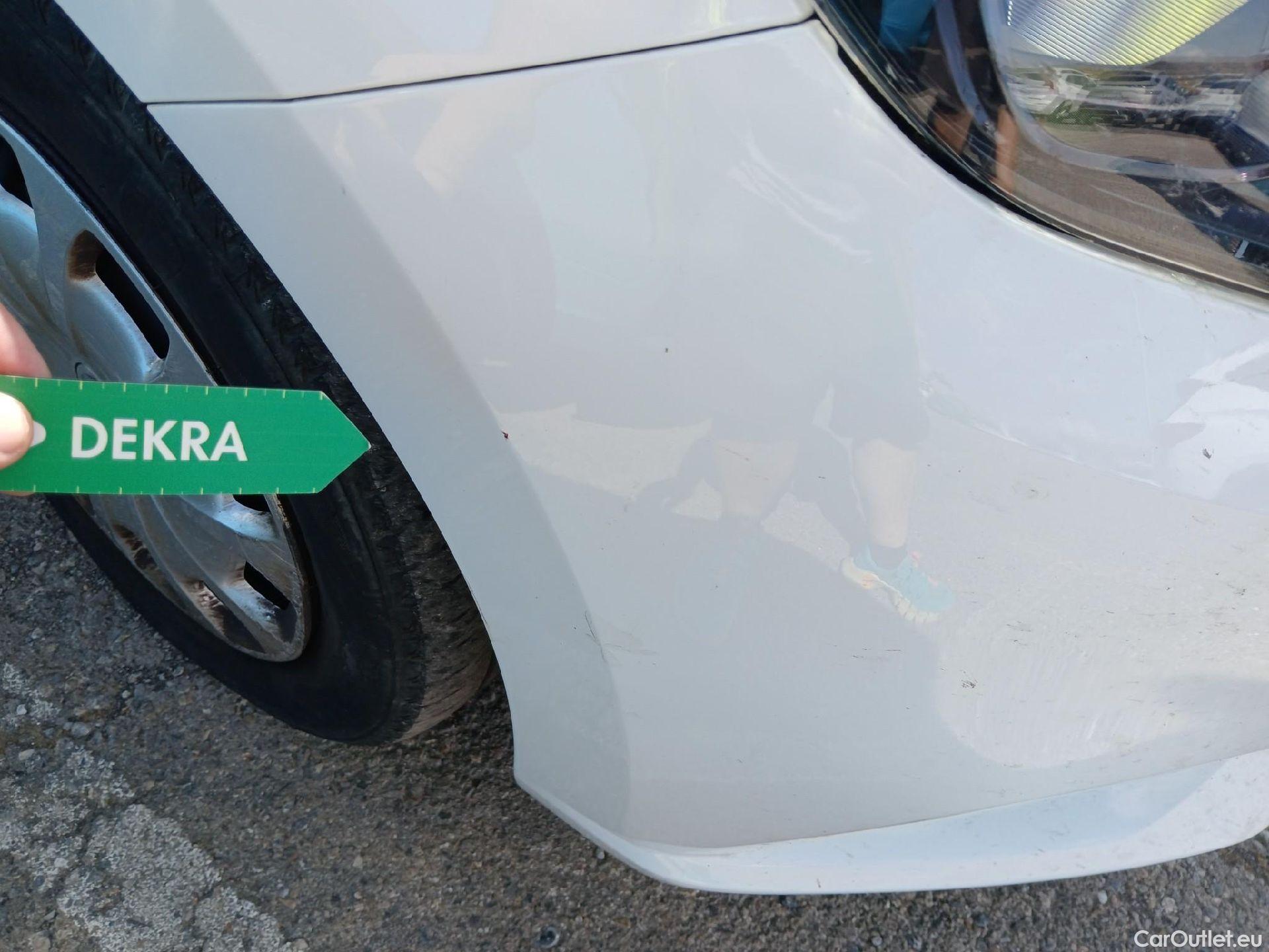  Nissan  Micra NISSAN  / 2017 / 5P / berlina con portón IG-T 68 kW (92 CV) E6D-F Acenta #4