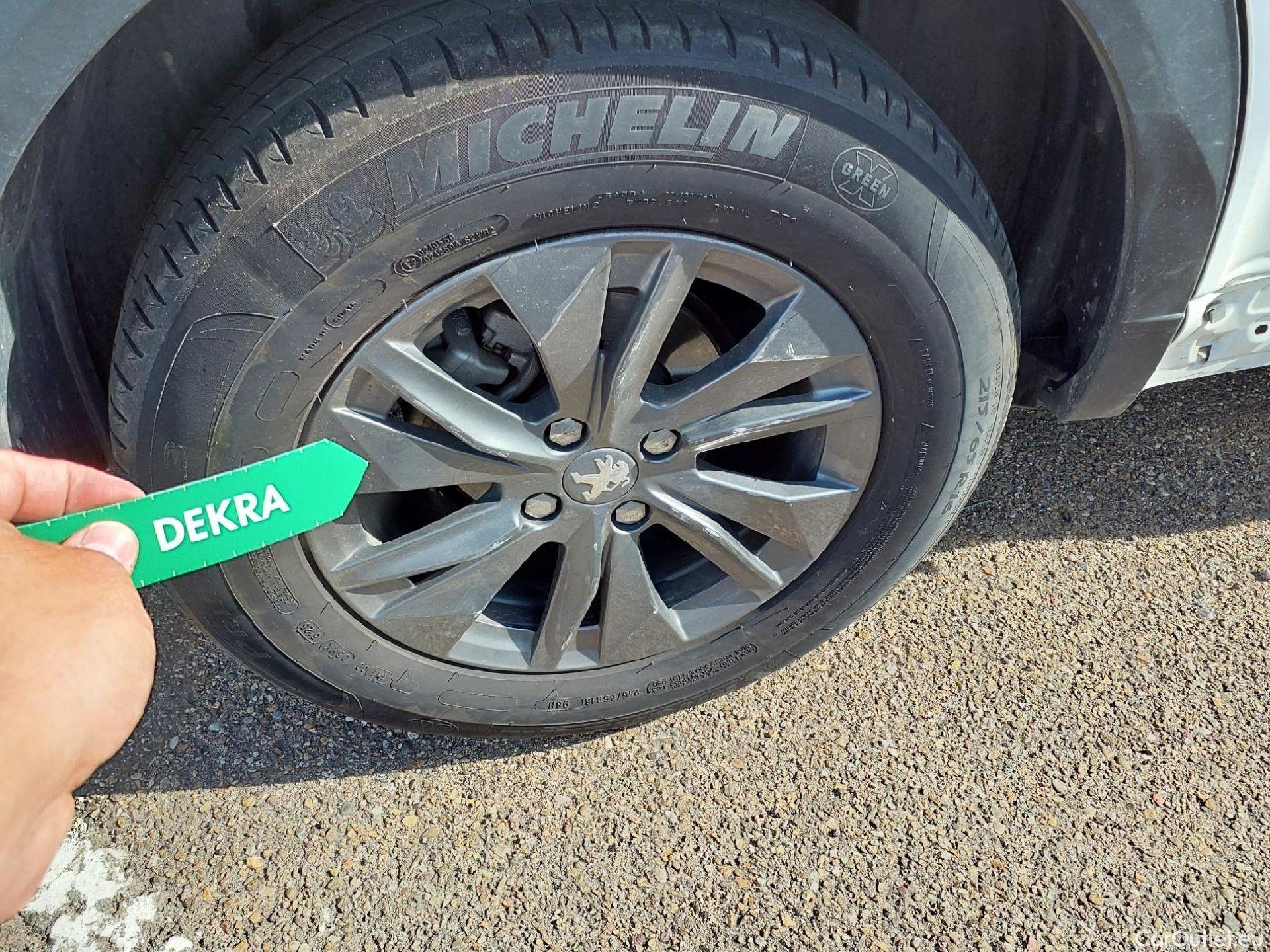  Peugeot  2008 PEUGEOT  / 2019 / 5P / todoterreno Active Pack BlueHDI 81kW (110CV) #14