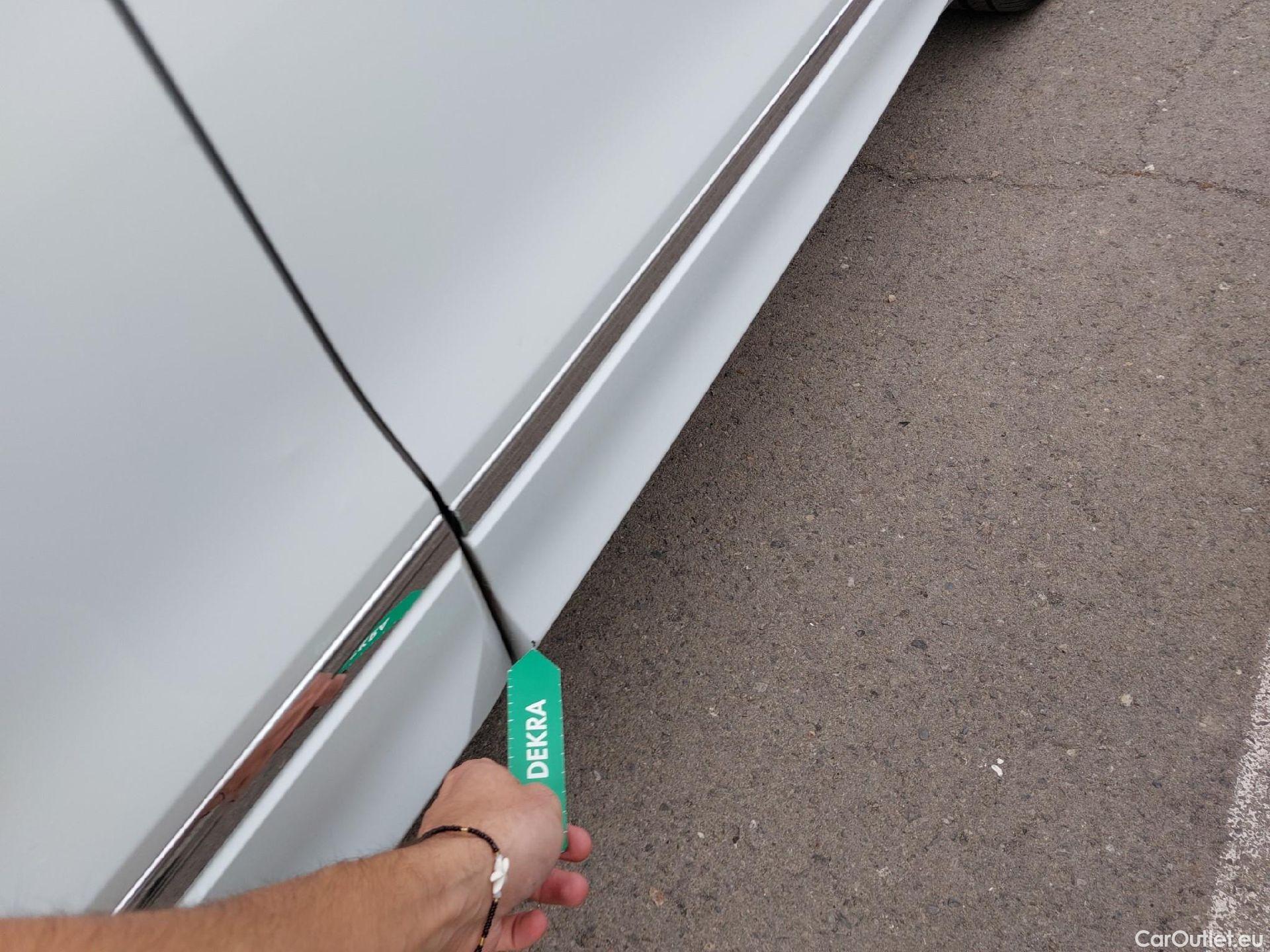  Volkswagen  Tiguan VOLKSWAGEN  / 2016 / 5P / todoterreno Advance 2.0 TDI 110kW (150CV) DSG (CX) #24
