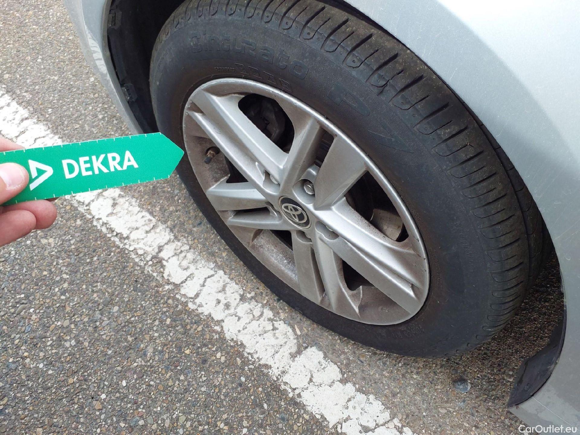  Toyota  Corolla TOYOTA  / 2019 / 5P / familiar 1.8 125H ACTIVE TECH E-CVT TOU SPORT #24