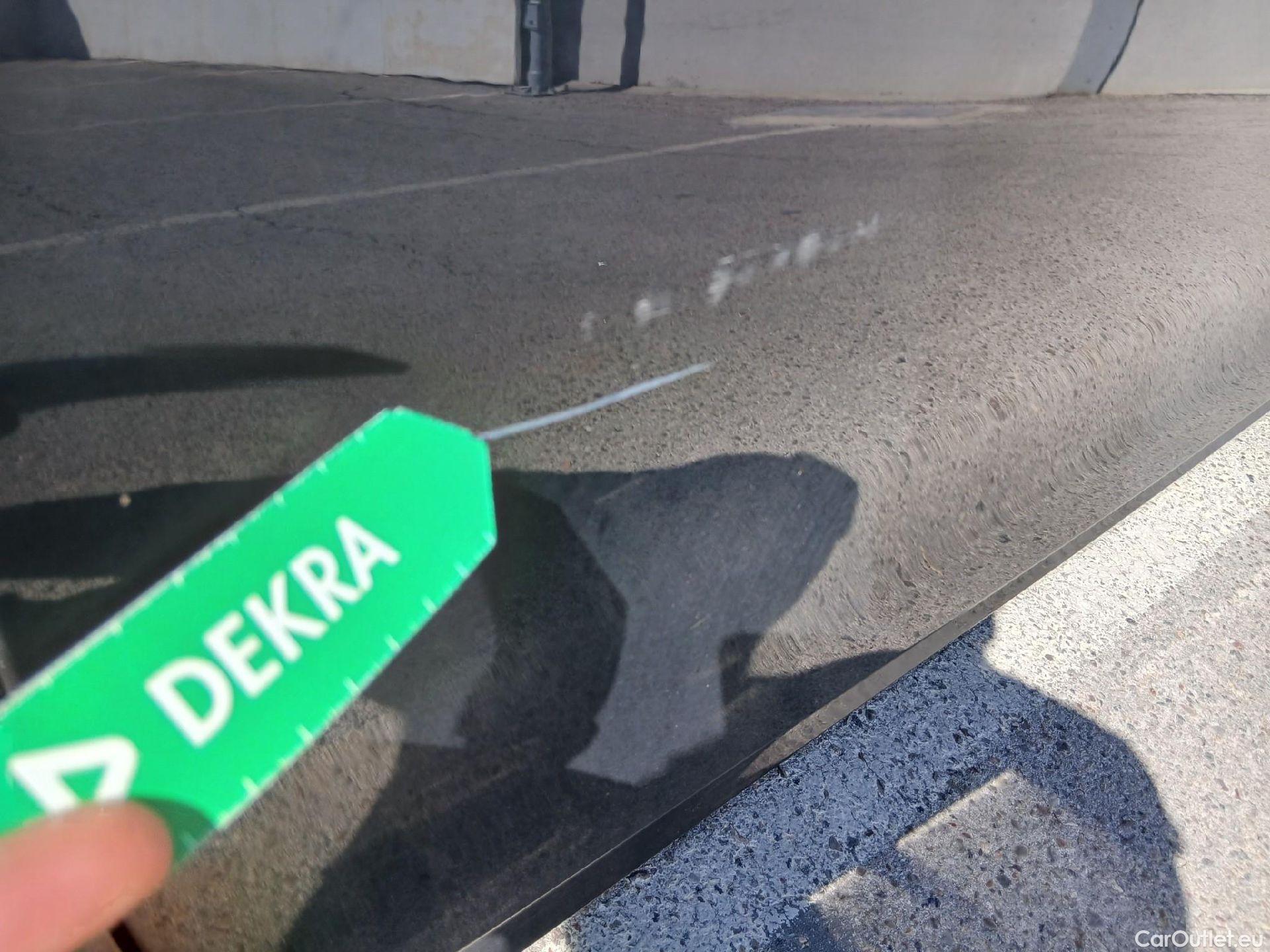  Bmw  Serie 3 BMW  / 2018 / 4P / sedán 318d Auto. #9