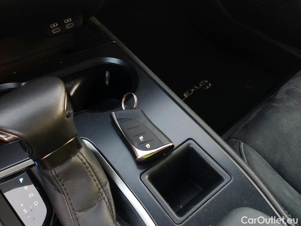  Lexus  UX LEXUS  / 2018 / 5P / todoterreno 2.0 250h Business City #3