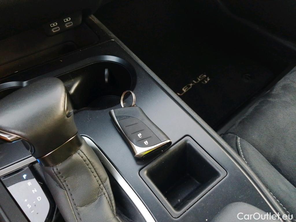  Lexus  UX LEXUS  / 2018 / 5P / todoterreno 2.0 250h Business City #4