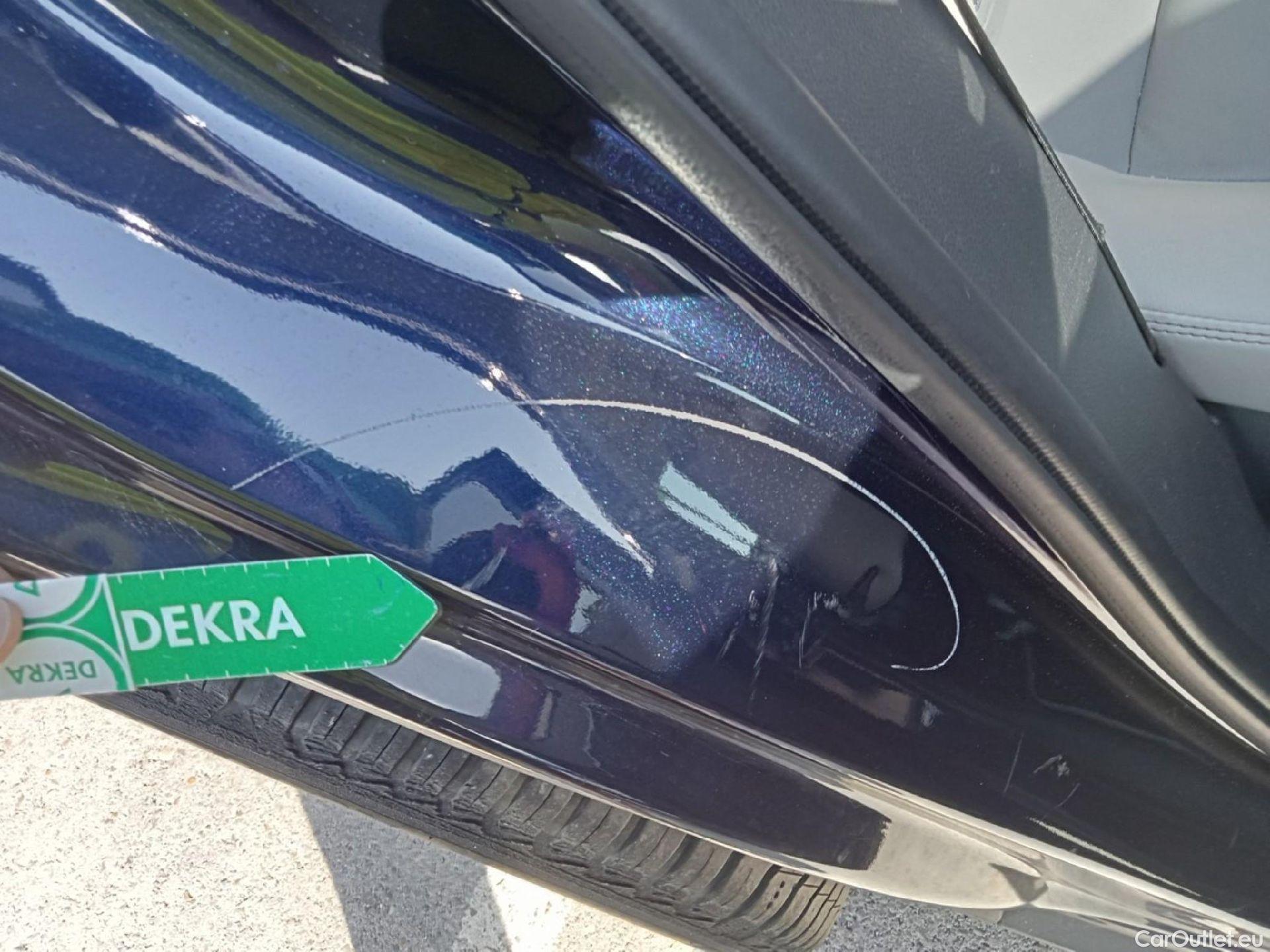  Toyota  RAV4 TOYOTA  / 2018 / 5P / todoterreno 2.5l 220H Luxury #27