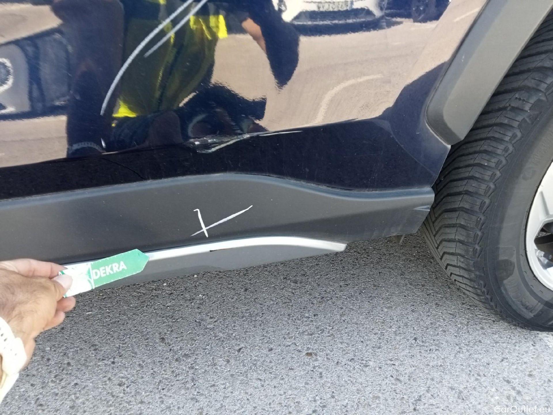  Toyota  RAV4 TOYOTA  / 2018 / 5P / todoterreno 2.5l 220H Luxury #13