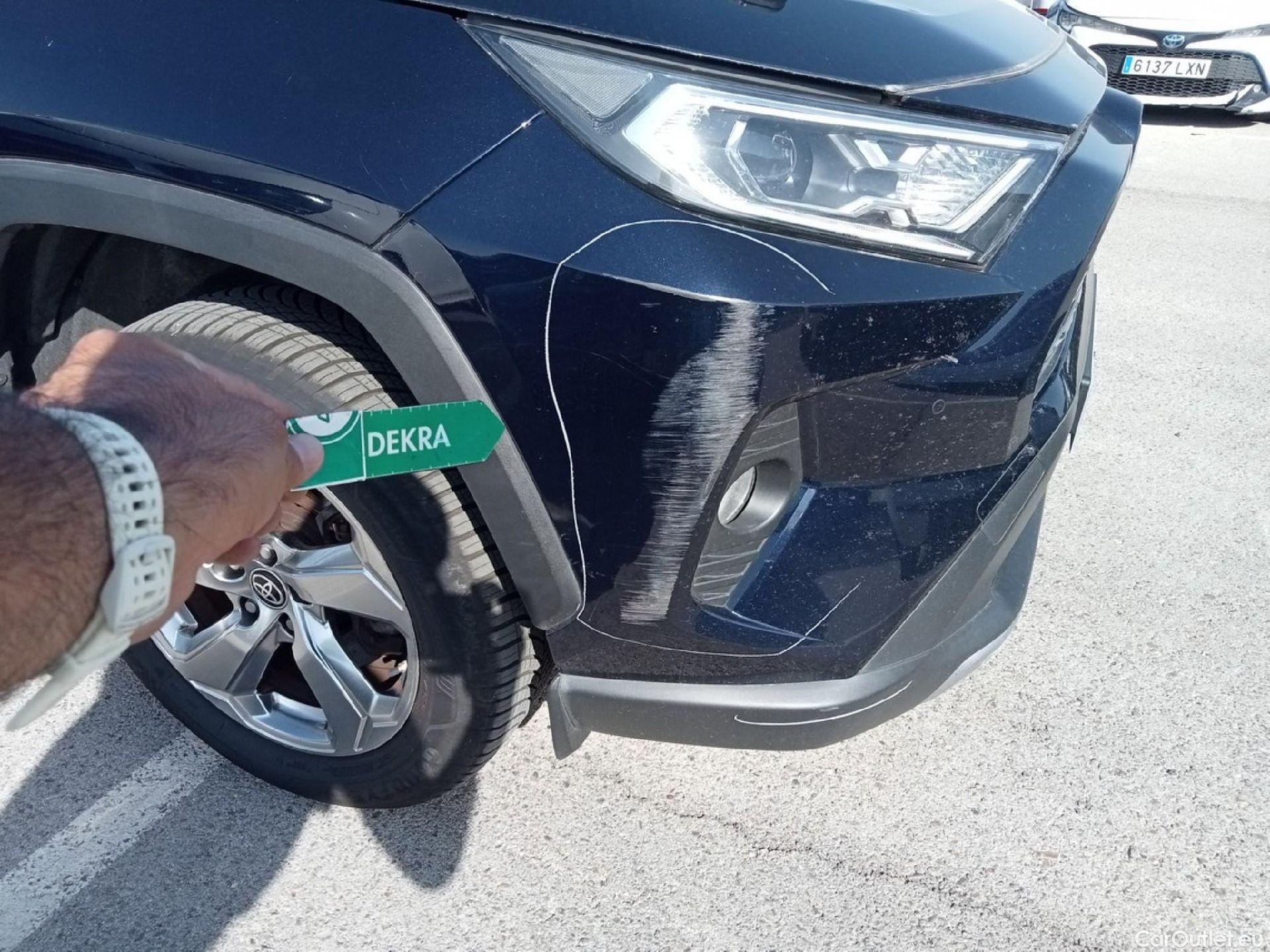  Toyota  RAV4 TOYOTA  / 2018 / 5P / todoterreno 2.5l 220H Luxury #3