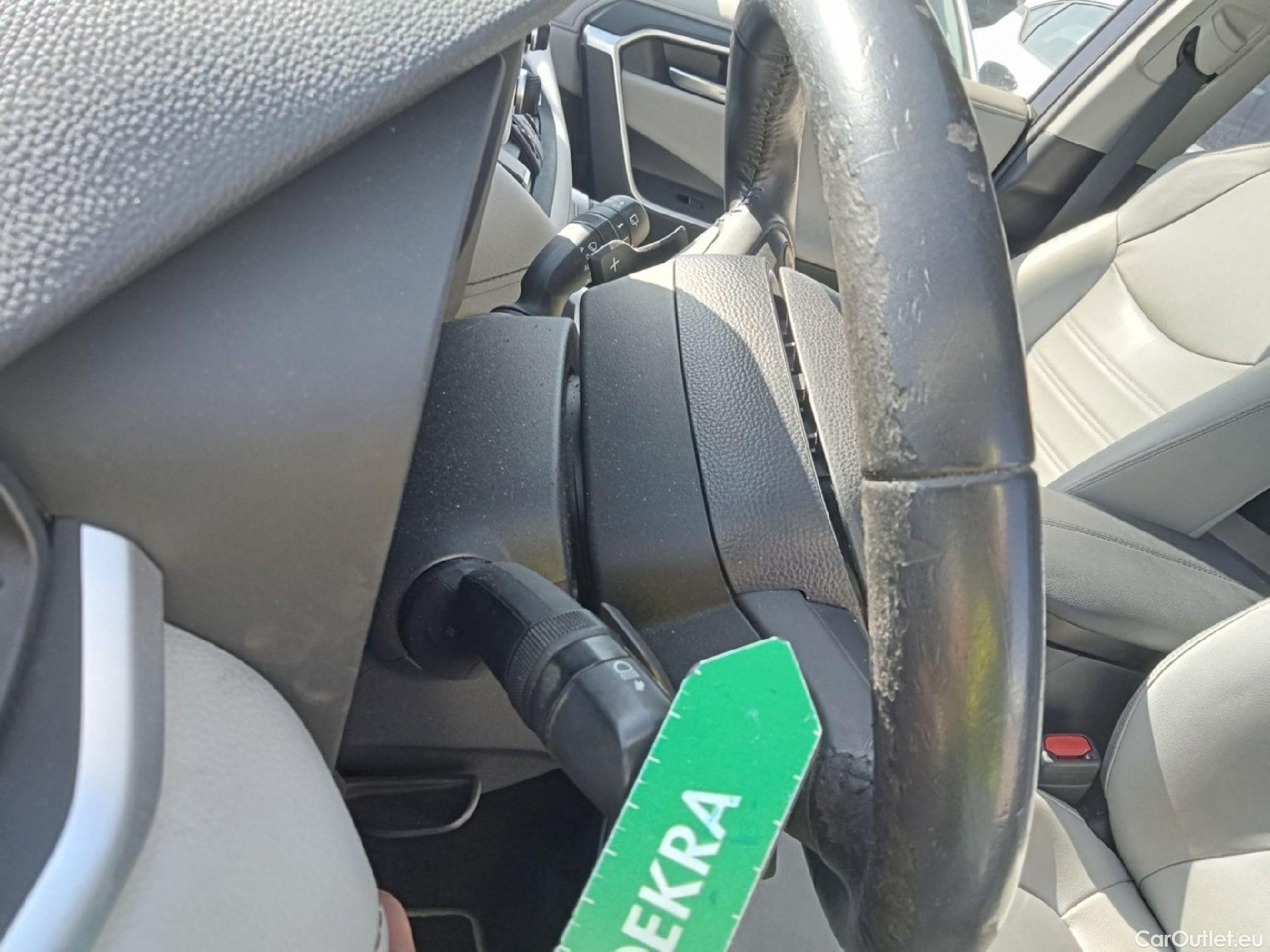  Toyota  RAV4 TOYOTA  / 2018 / 5P / todoterreno 2.5l 220H Luxury #2