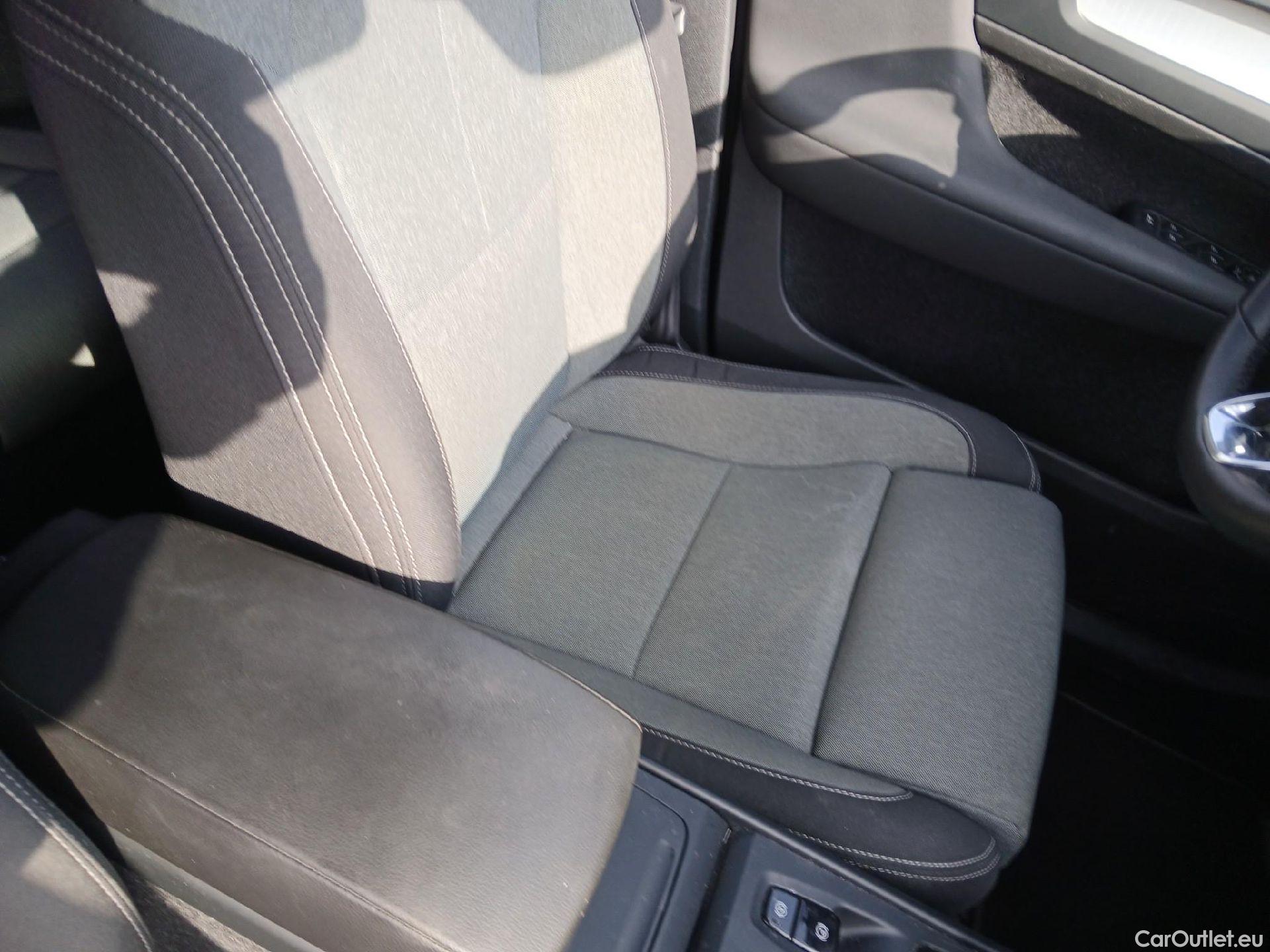  Volvo  XC 40 VOLVO XC40 / 2021 / 5P / todoterreno 2.0 B3 G Core Auto #2