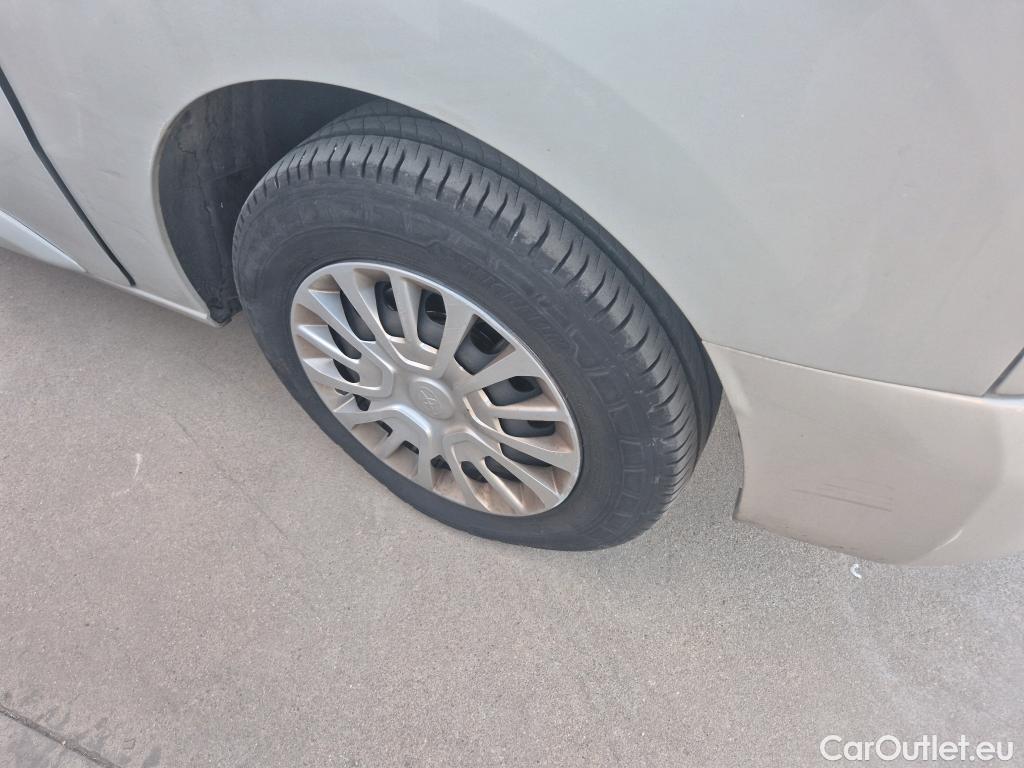  Toyota  Proace TOYOTA  Verso / 2020 / 5P / monovolumen 1.5D 120CV VX SHUTTLE L1 #18