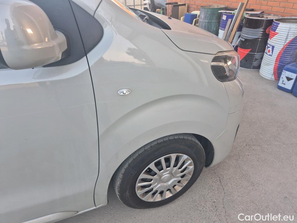  Toyota  Proace TOYOTA  Verso / 2020 / 5P / monovolumen 1.5D 120CV VX SHUTTLE L1 #33