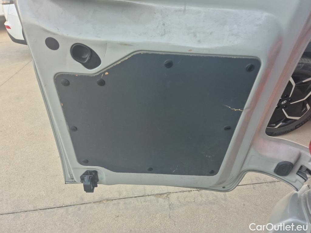  Toyota  Proace TOYOTA  Verso / 2020 / 5P / monovolumen 1.5D 120CV VX SHUTTLE L1 #13