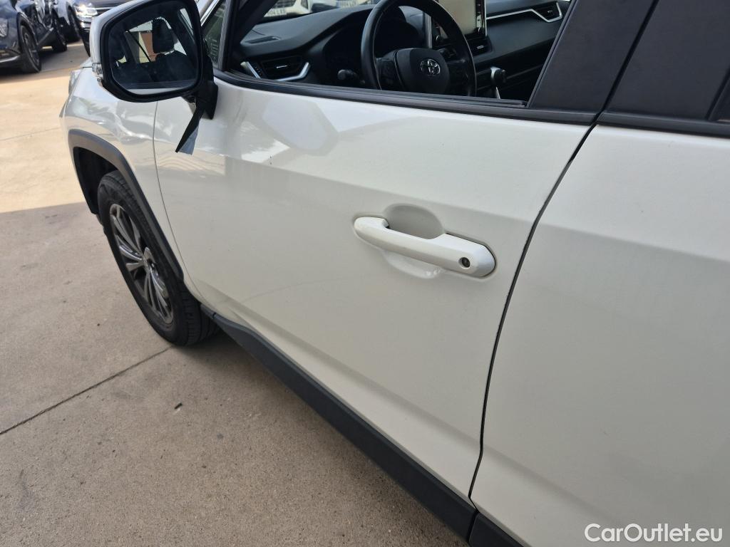  Toyota  RAV4 TOYOTA  / 2018 / 5P / todoterreno 2.5l 220H Advance #7