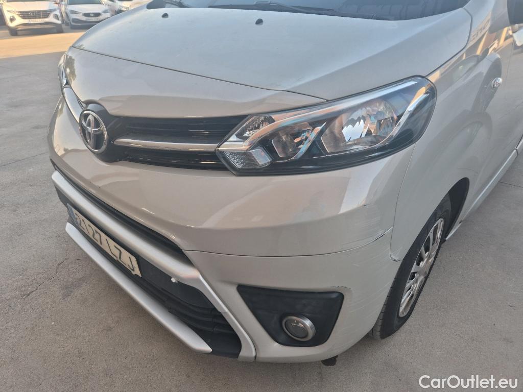  Toyota  Proace TOYOTA  Verso / 2020 / 5P / monovolumen 1.5D 120CV VX SHUTTLE L1 #8