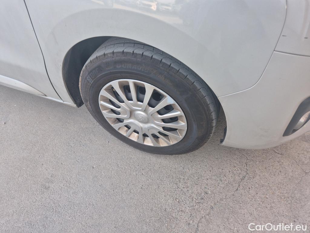 Toyota  Proace TOYOTA  Verso / 2020 / 5P / monovolumen 1.5D 120CV VX SHUTTLE L1 #22