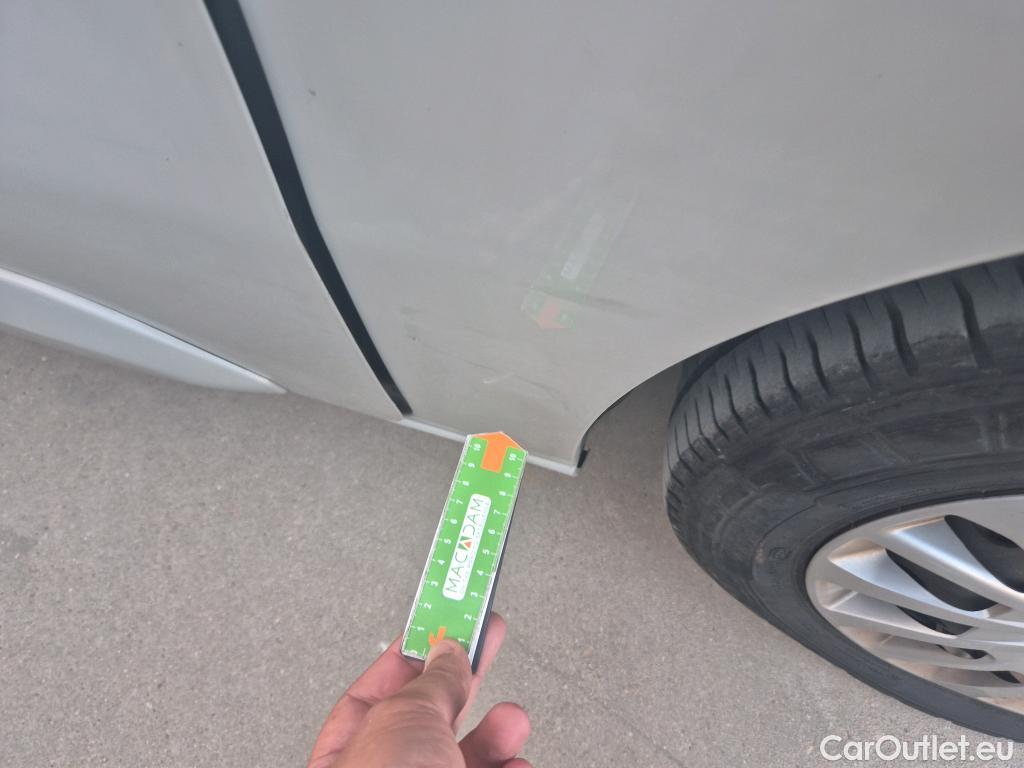  Toyota  Proace TOYOTA  Verso / 2020 / 5P / monovolumen 1.5D 120CV VX SHUTTLE L1 #32