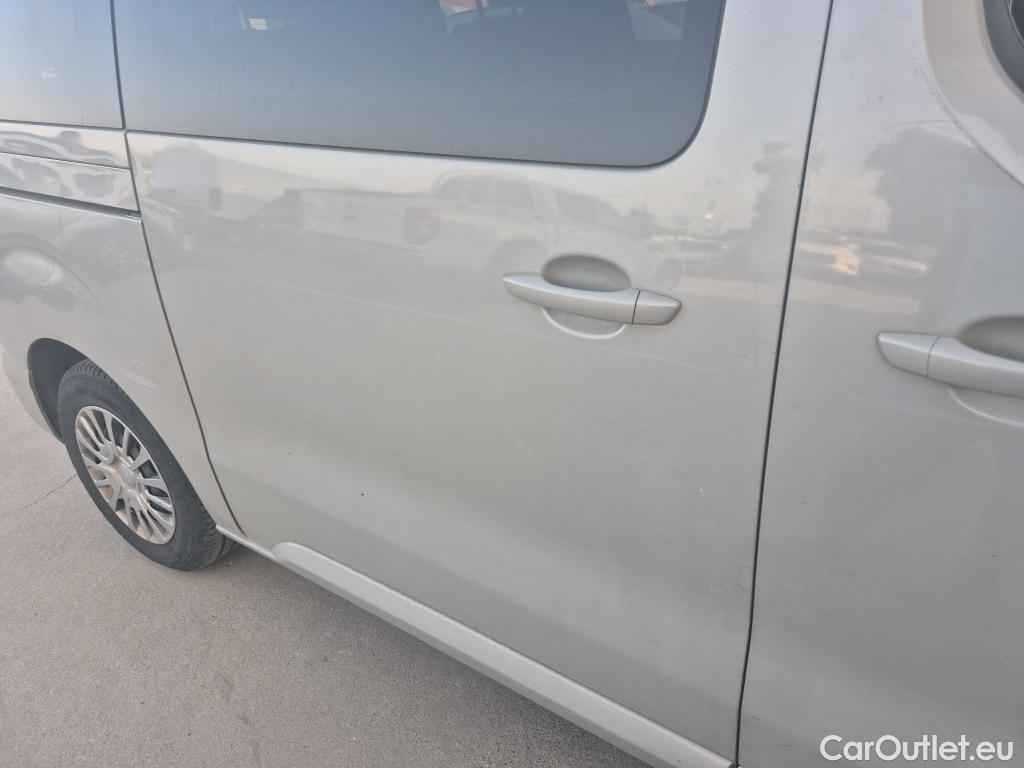  Toyota  Proace TOYOTA  Verso / 2020 / 5P / monovolumen 1.5D 120CV VX SHUTTLE L1 #15