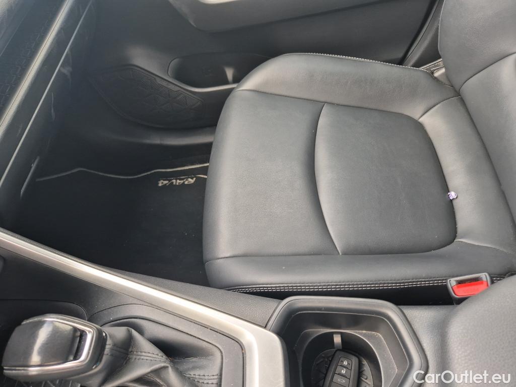  Toyota  RAV4 TOYOTA  / 2018 / 5P / todoterreno 2.5l 220H Advance #25