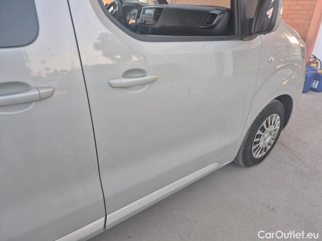  Toyota  Proace TOYOTA  Verso / 2020 / 5P / monovolumen 1.5D 120CV VX SHUTTLE L1 #35