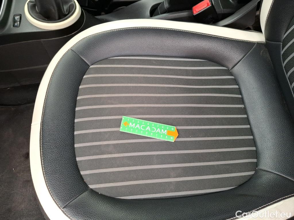  Renault  Twingo RENAULT  / 2019 / 5P / Berline Intens SCe 65 TVU #29