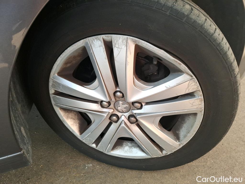  Peugeot  208  Signature 1.2 PureTech 80CV BVM5 E6dT #31