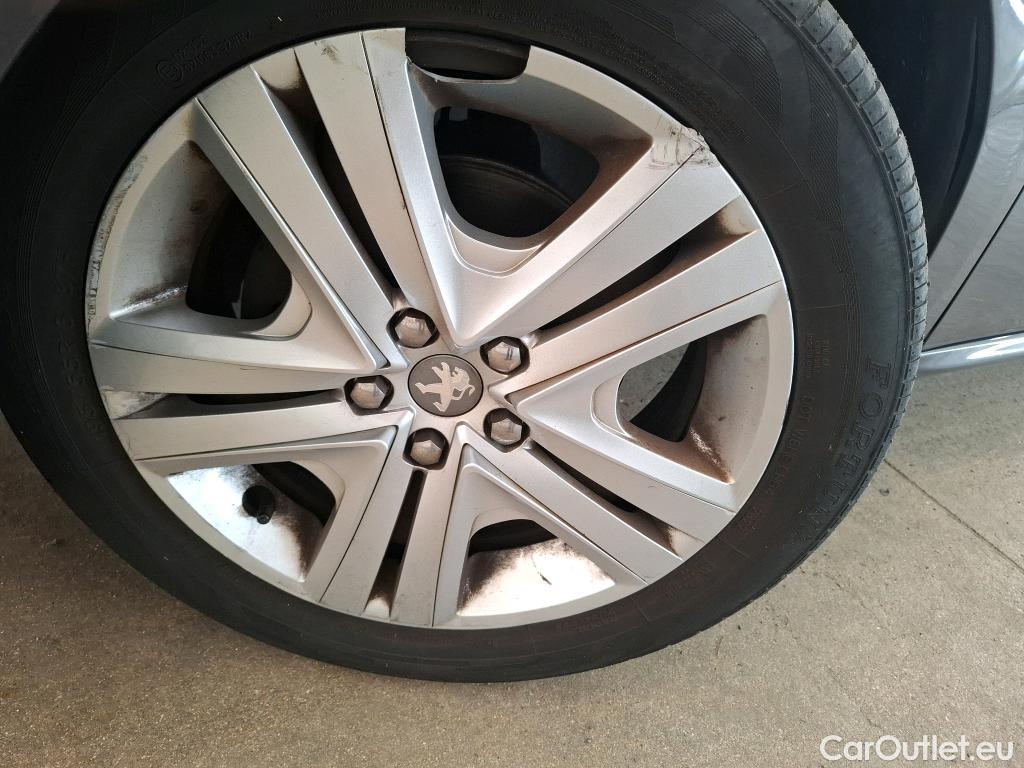  Peugeot  208  Signature 1.2 PureTech 80CV BVM5 E6dT #34
