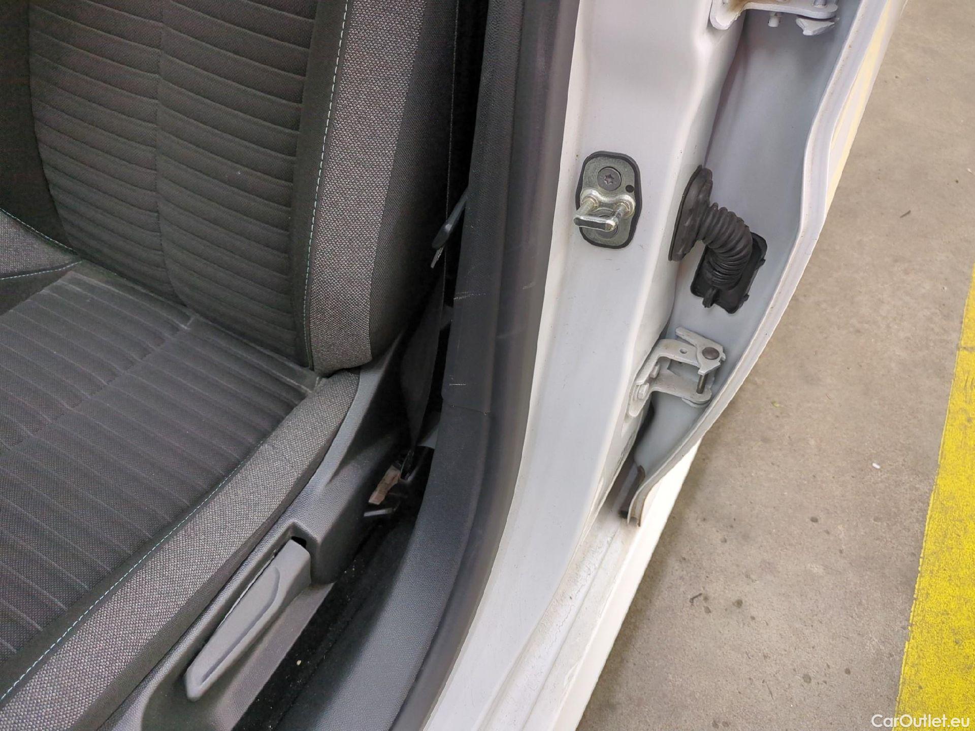 Peugeot  208  Style 1.2 PureTech 75CV BVM5 E6d #2