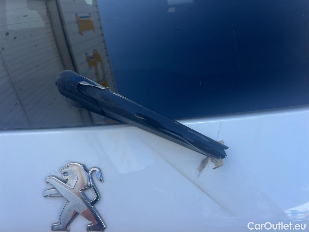  Peugeot  308 PEUGEOT  / 2017 / 5P / berlina con portón 5p Style BlueHDi 130 S&S #51
