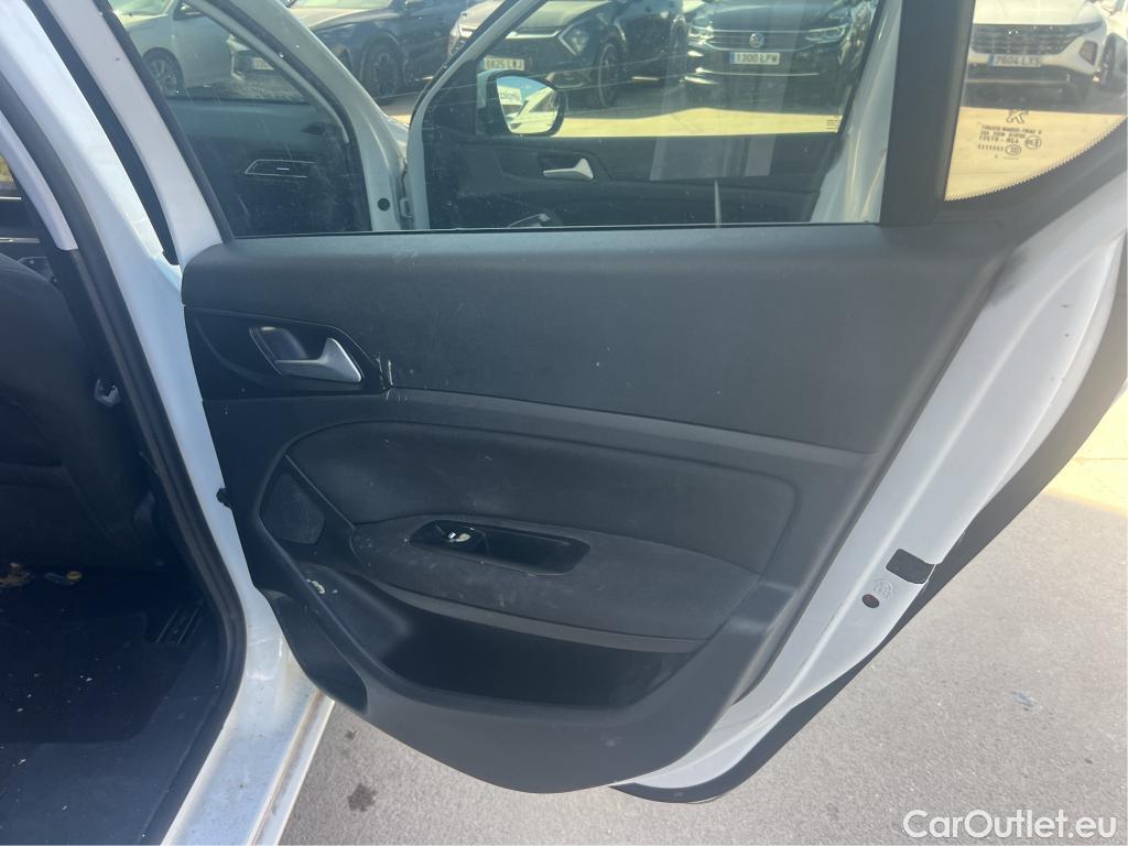  Peugeot  308 PEUGEOT  / 2017 / 5P / berlina con portón 5p Style BlueHDi 130 S&S #31