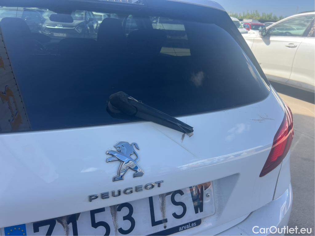  Peugeot  308 PEUGEOT  / 2017 / 5P / berlina con portón 5p Style BlueHDi 130 S&S #50