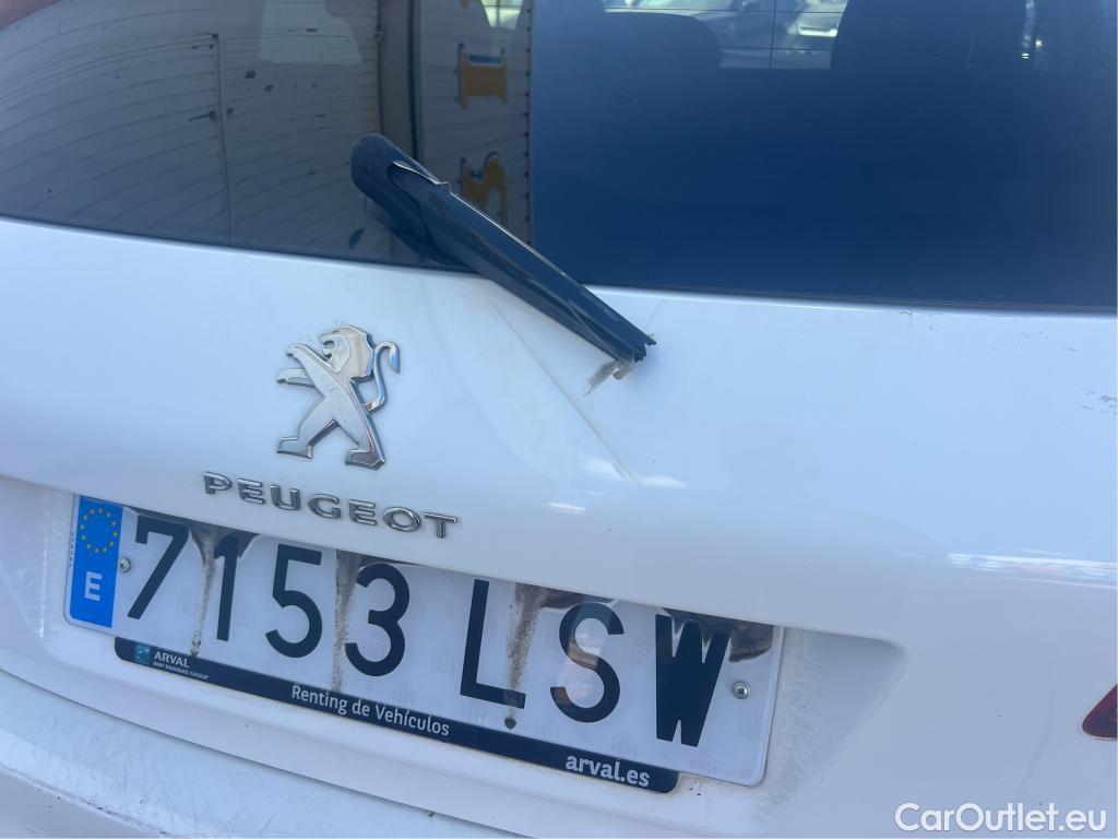  Peugeot  308 PEUGEOT  / 2017 / 5P / berlina con portón 5p Style BlueHDi 130 S&S #5