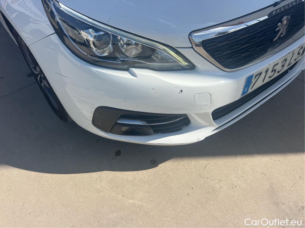  Peugeot  308 PEUGEOT  / 2017 / 5P / berlina con portón 5p Style BlueHDi 130 S&S #49