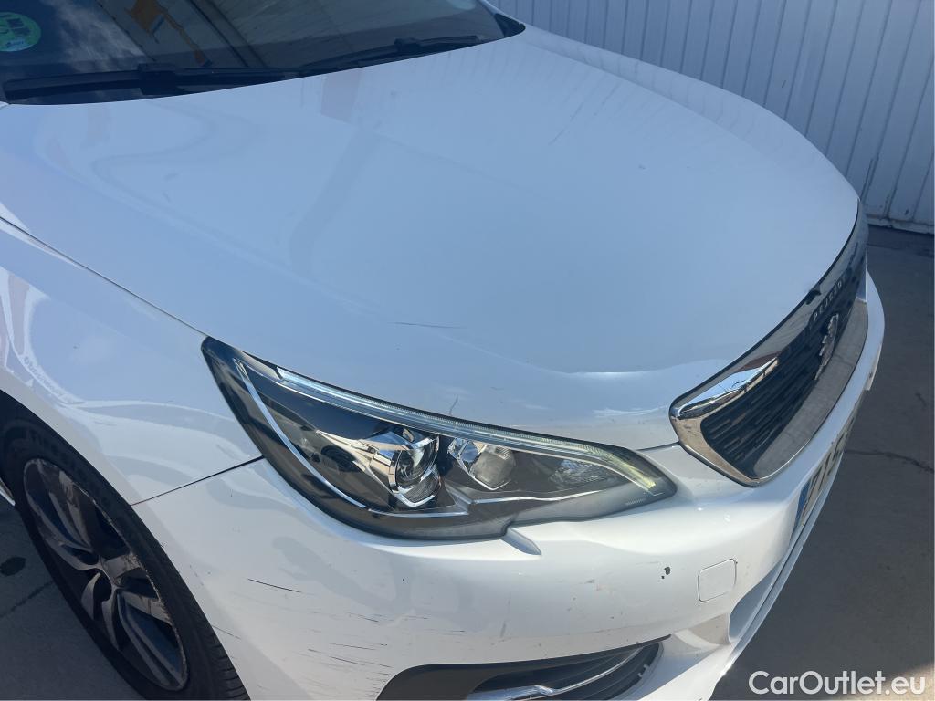  Peugeot  308 PEUGEOT  / 2017 / 5P / berlina con portón 5p Style BlueHDi 130 S&S #18