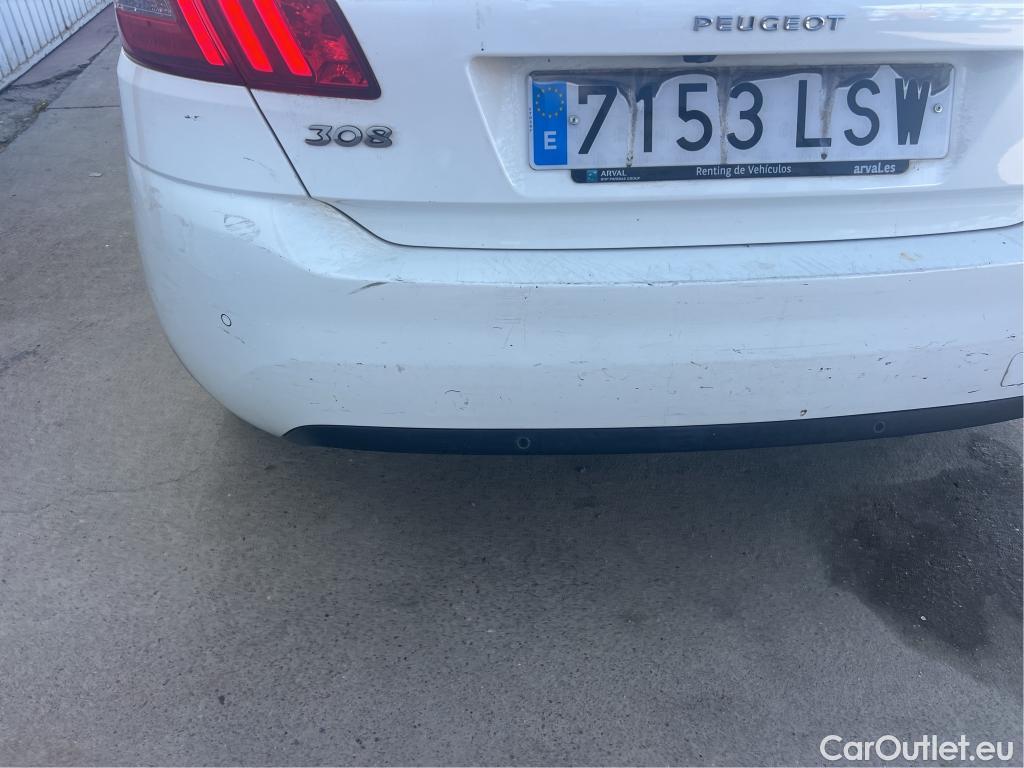  Peugeot  308 PEUGEOT  / 2017 / 5P / berlina con portón 5p Style BlueHDi 130 S&S #44