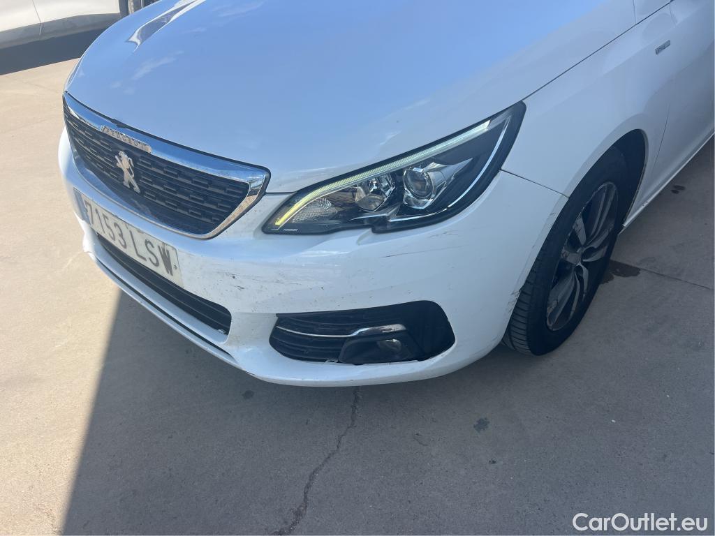  Peugeot  308 PEUGEOT  / 2017 / 5P / berlina con portón 5p Style BlueHDi 130 S&S #46