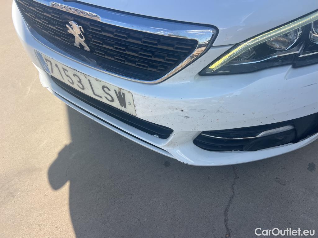  Peugeot  308 PEUGEOT  / 2017 / 5P / berlina con portón 5p Style BlueHDi 130 S&S #48