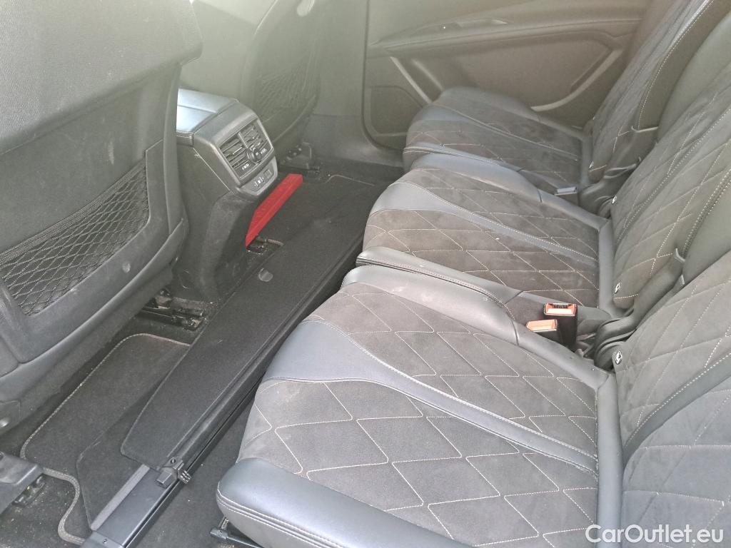  Peugeot  5008 PEUGEOT  / 2017 / 5P / todoterreno GT 2.0L BlueHDi 133kW (180CV) S&S EAT8 #23