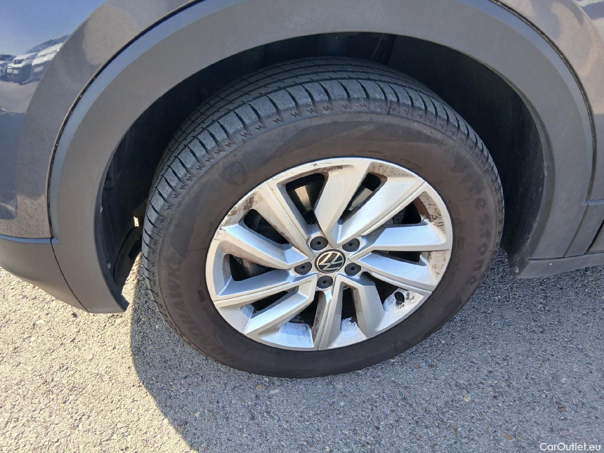  Volkswagen  T-CROSS VOLKSWAGEN  / 2018 / 5P / todoterreno Advance 1.0 TSI 70kW (95CV) (AC2) #8
