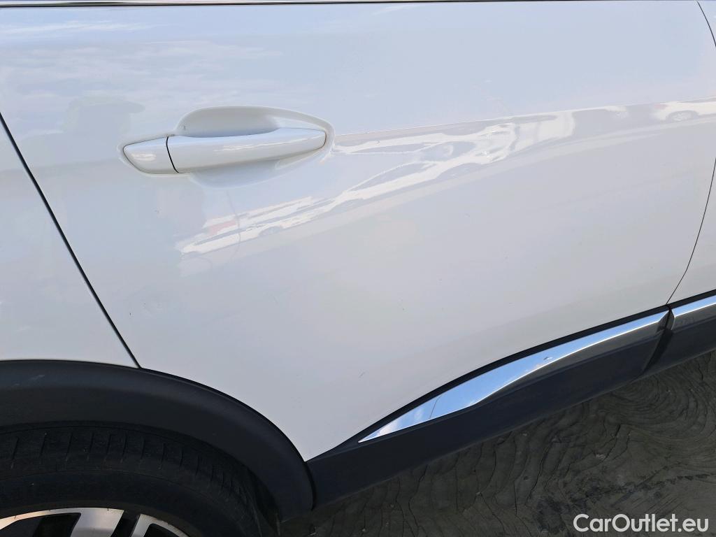  Peugeot  5008 PEUGEOT  / 2017 / 5P / todoterreno GT 2.0L BlueHDi 133kW (180CV) S&S EAT8 #17
