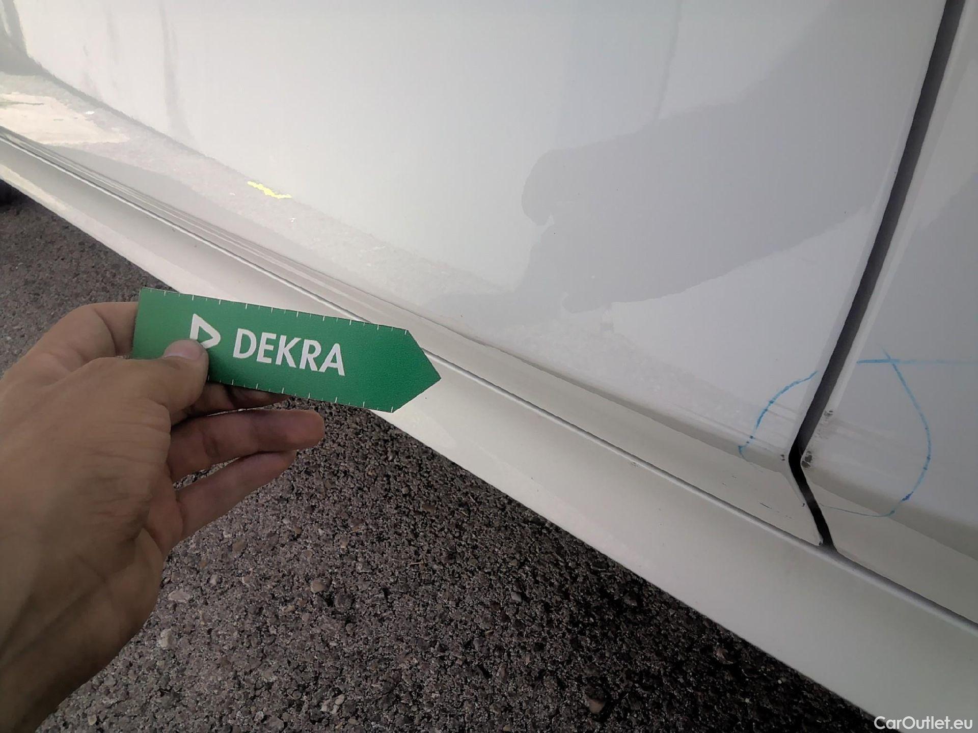  Bmw  Serie 3 BMW  / 2018 / 4P / sedán 318d Auto. #5