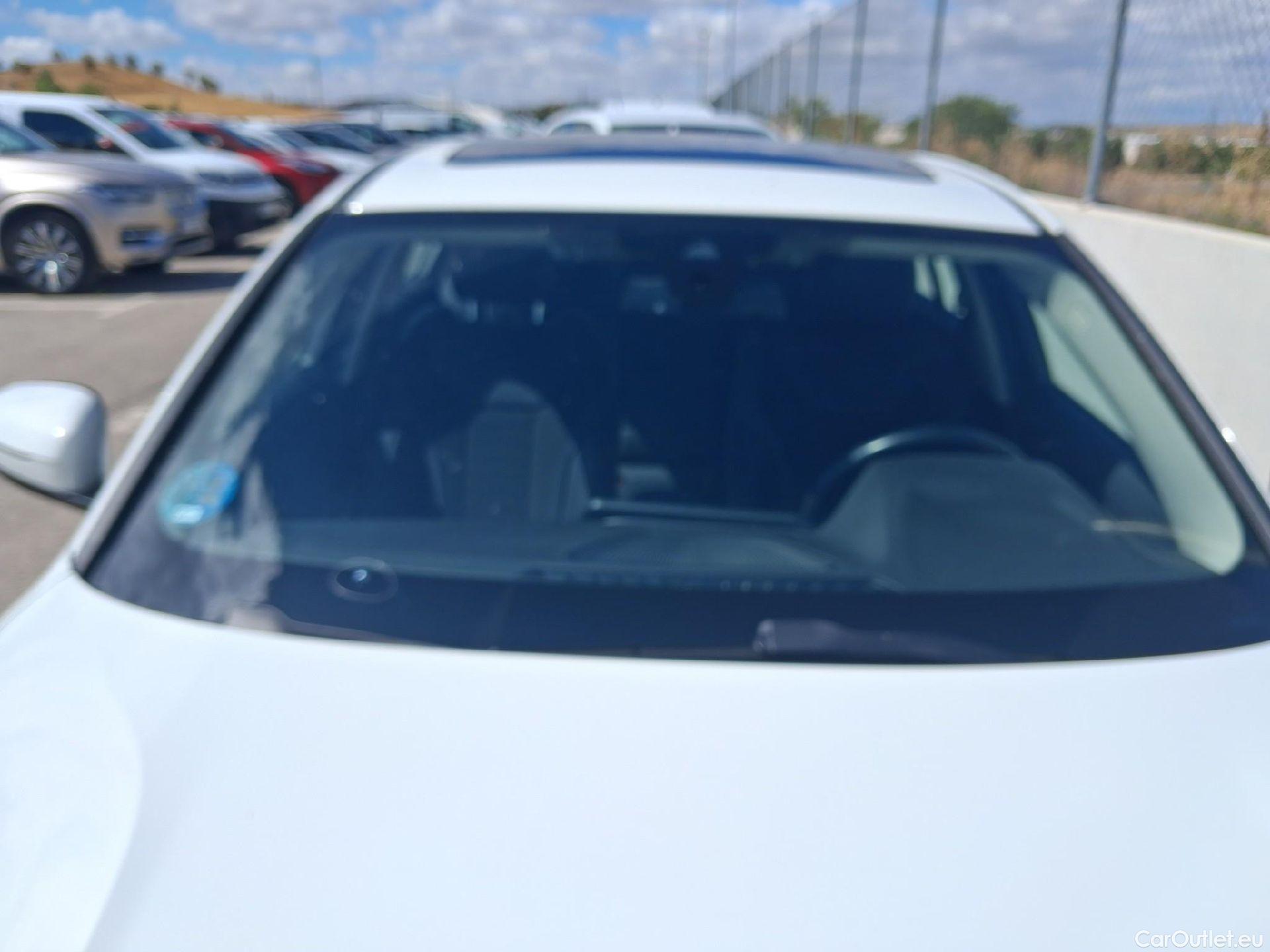  Bmw  Serie 3 BMW  / 2018 / 4P / sedán 318d Auto. #25