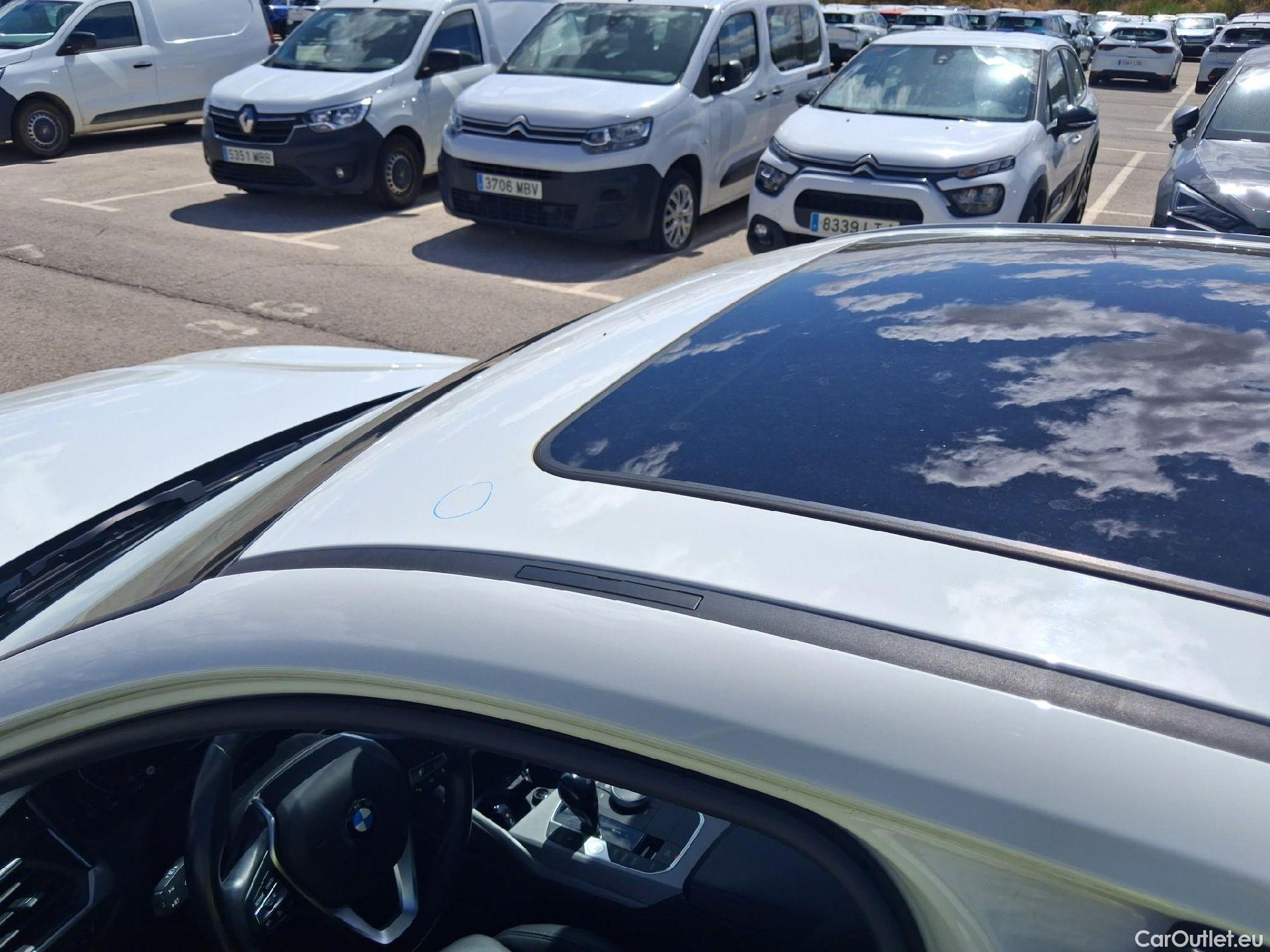  Bmw  Serie 3 BMW  / 2018 / 4P / sedán 318d Auto. #27