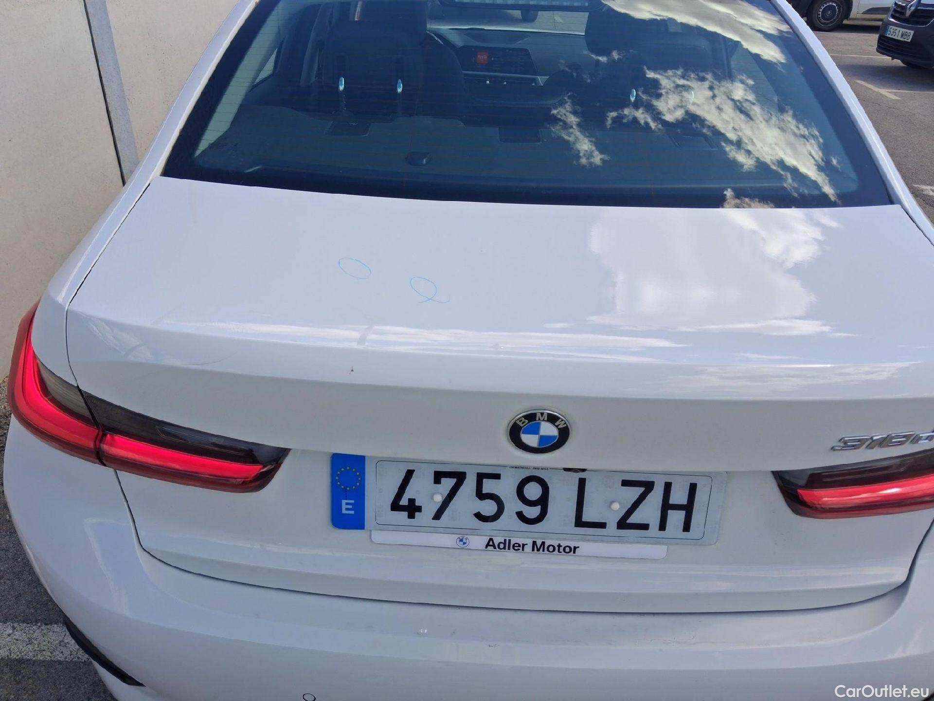  Bmw  Serie 3 BMW  / 2018 / 4P / sedán 318d Auto. #12