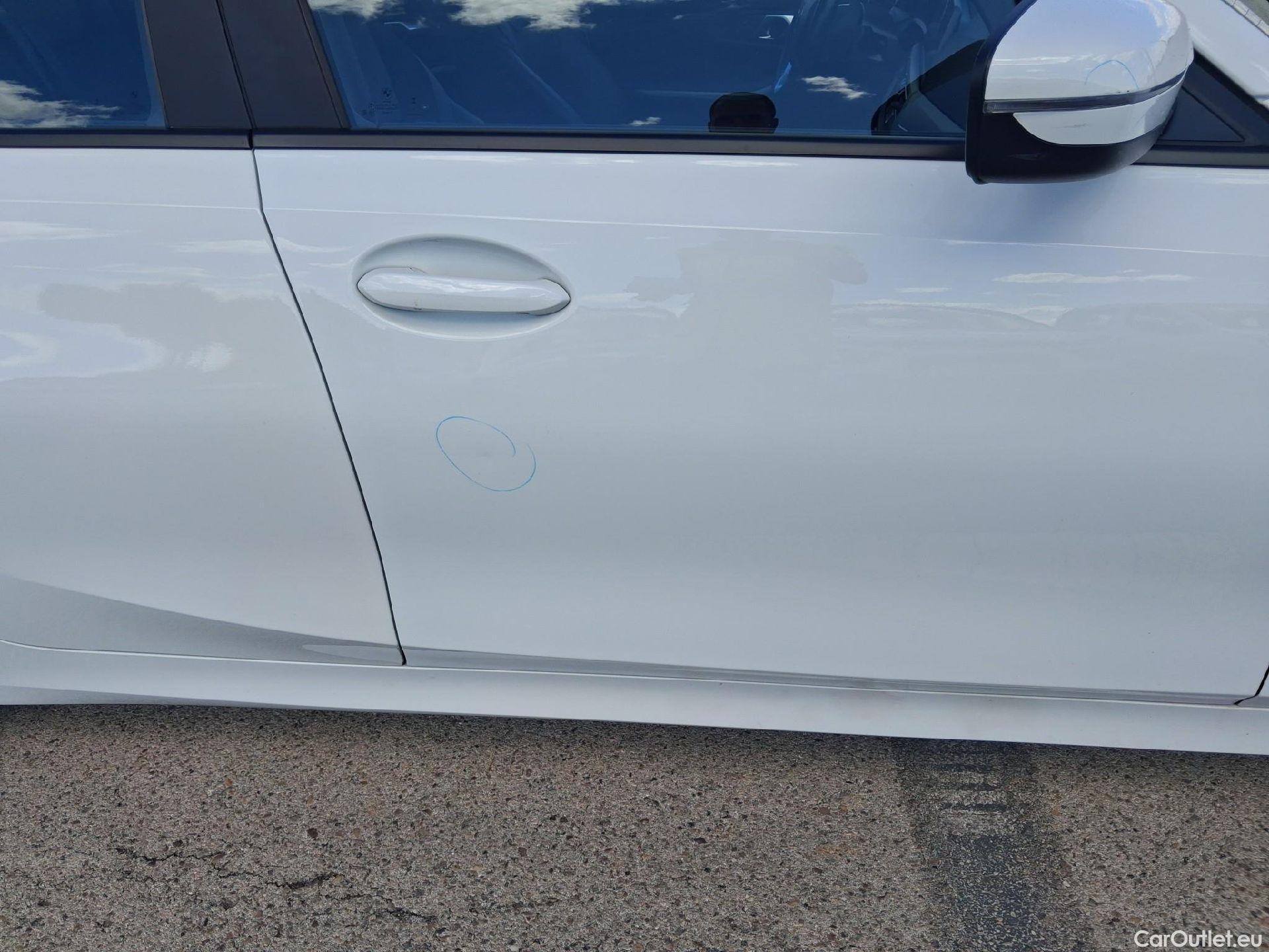  Bmw  Serie 3 BMW  / 2018 / 4P / sedán 318d Auto. #17