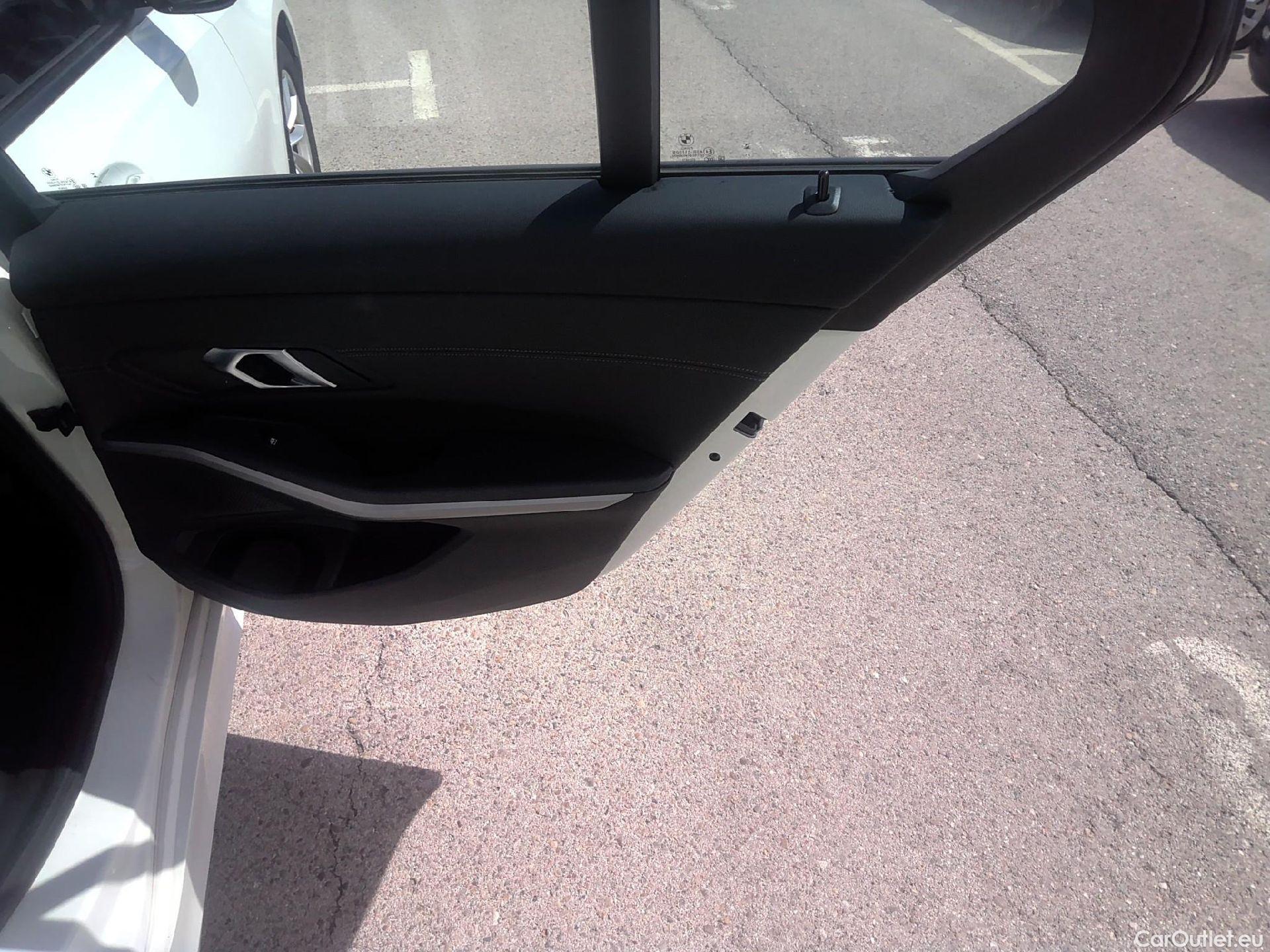  Bmw  Serie 3 BMW  / 2018 / 4P / sedán 318d Auto. #29