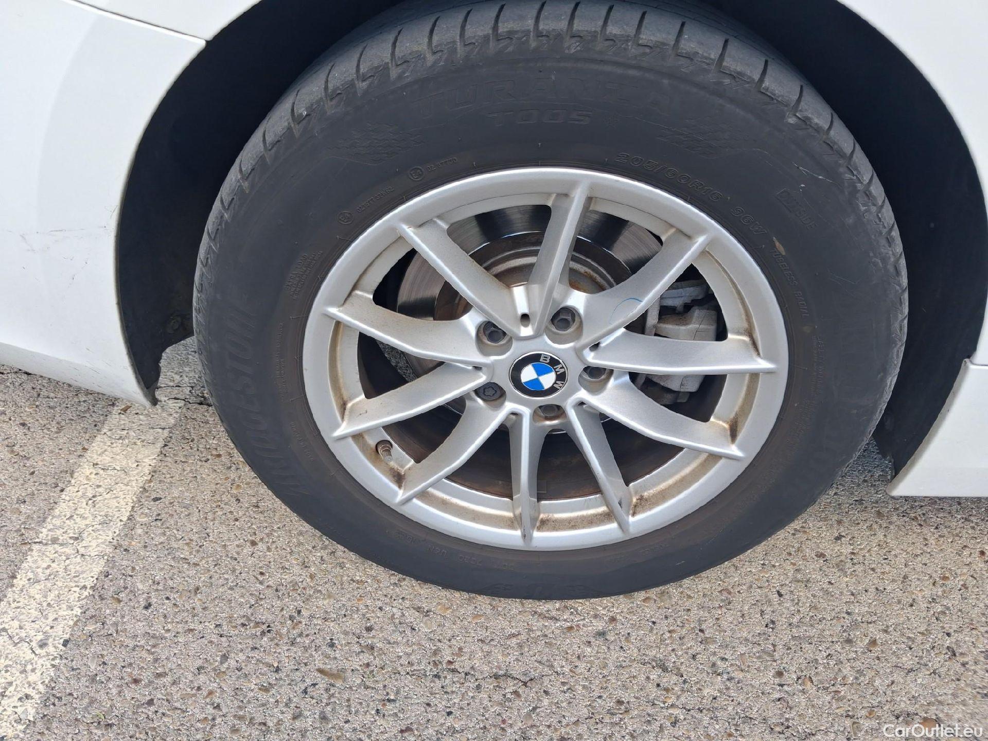  Bmw  Serie 3 BMW  / 2018 / 4P / sedán 318d Auto. #16